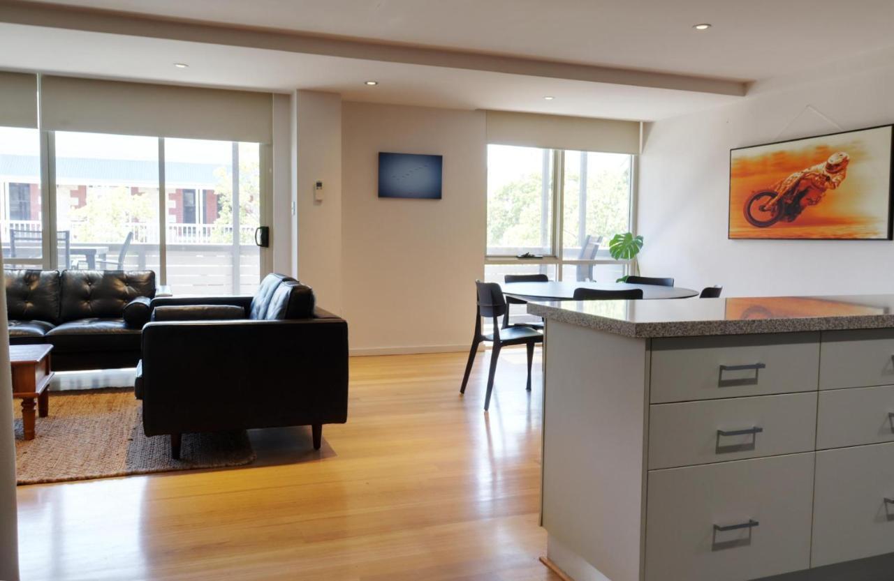 Fiveways Balcony, King Bed, Chef'S Kitchen Apartment Fremantle Bagian luar foto