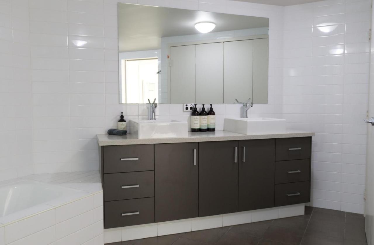 Fiveways Balcony, King Bed, Chef'S Kitchen Apartment Fremantle Bagian luar foto