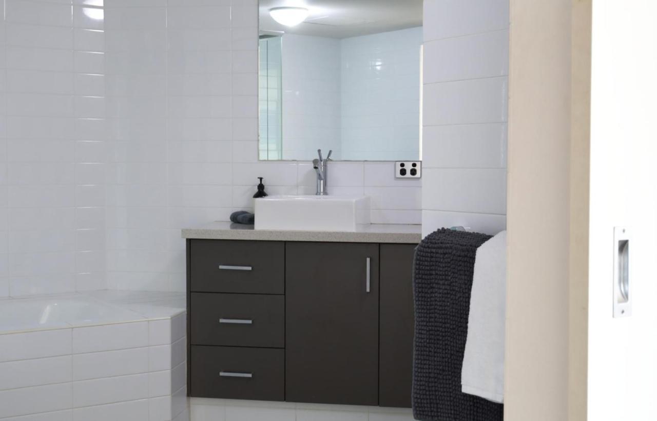 Fiveways Balcony, King Bed, Chef'S Kitchen Apartment Fremantle Bagian luar foto